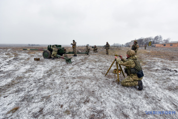 На Донбасі - сім ворожих обстрілів за день, поранений боєць ЗСУ