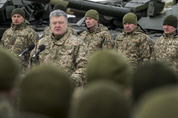 Порошенко: Мы и дальше будем усиливать боевые способности украинской армии