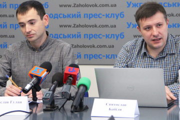 На Закарпатті бігборди кандидатів в президенти залили червоною фарбою — ОПОРА