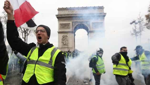 Тимчук: Розпалюванням протестів у Франції керував новий глава ГРУ Росії