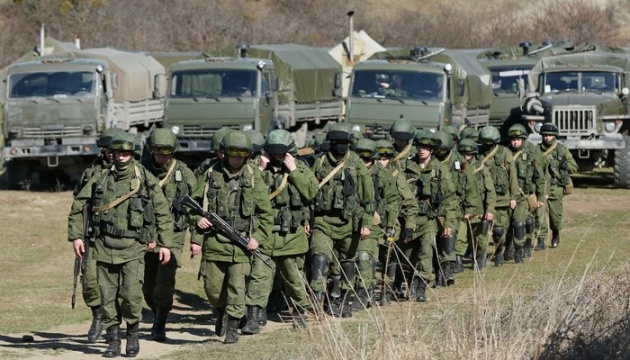 La Russie a triplé le nombre de ses soldats en Crimée et a décuplé son artillerie