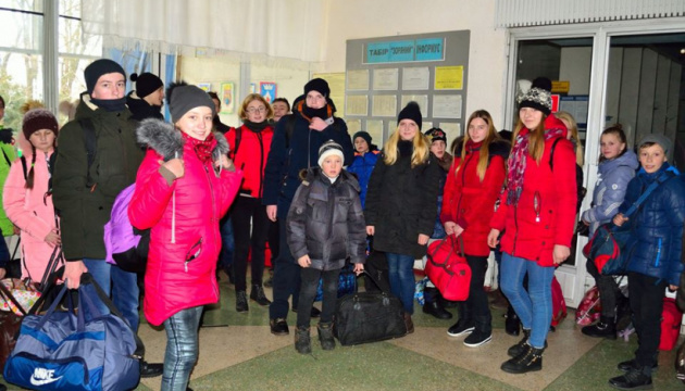 З Донеччини 32 дитини поїхали в З Донеччини 32 дитини поїхали в