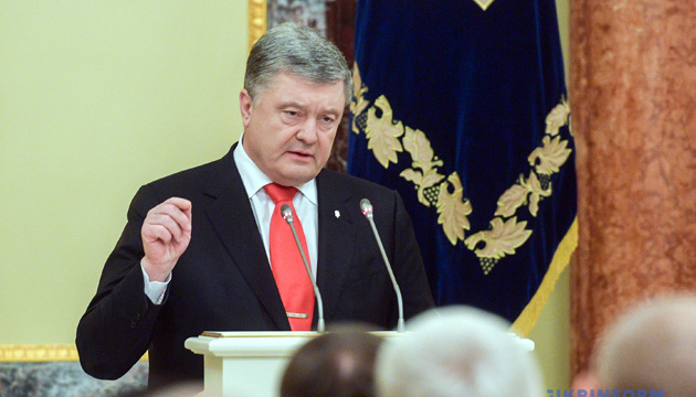 Poroshenko: Pruebas de los crímenes de Rusia contra los ucranianos se entregarán a La Haya