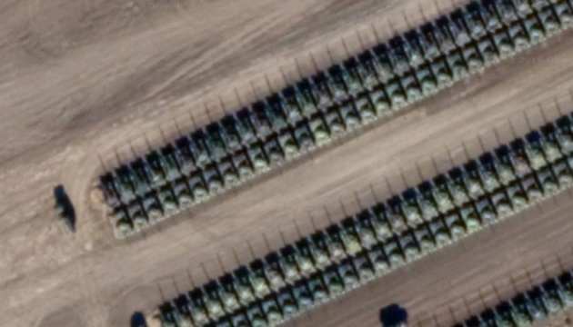 Satellitenbilder von Hunderten von russischen Panzern an der Grenze zur Ukraine
