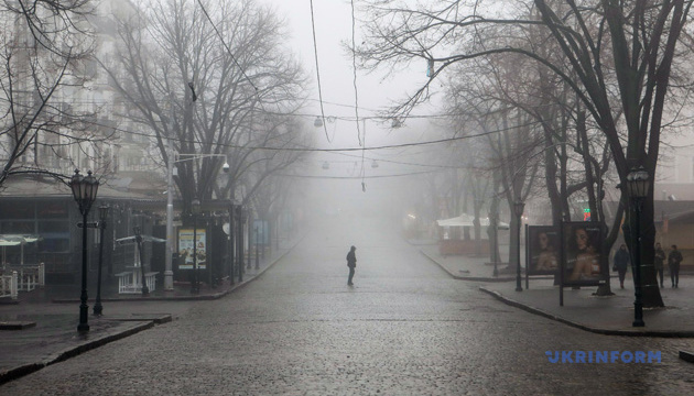 Низку областей України накрив туман 