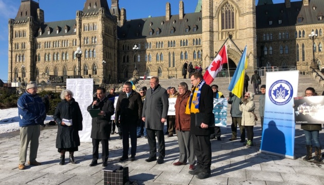 Rally in support of Ukrainian political prisoners held in Ottawa
