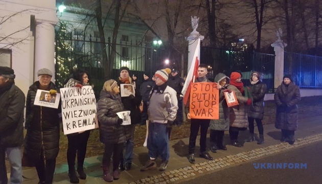 У Варшаві під посольством Росії відбулася акція на підтримку Сенцова 