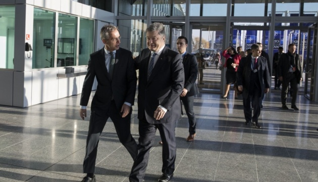 Poroshenko holding meeting with Stoltenberg