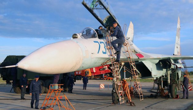 La Russie a transféré des nouveaux avions de guerre et des sous-marins en Crimée La Russie a transféré des nouveaux avions de guerre et des sous-marins en Crimée
