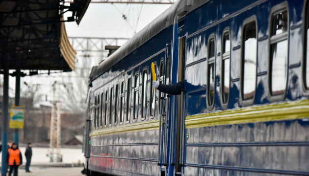 За тиждень Укрзалізниця перевезла понад 8600 працівників екстрених служб