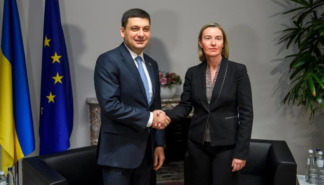 Groysman discusses with Mogherini need for strengthening sanctions against Russia