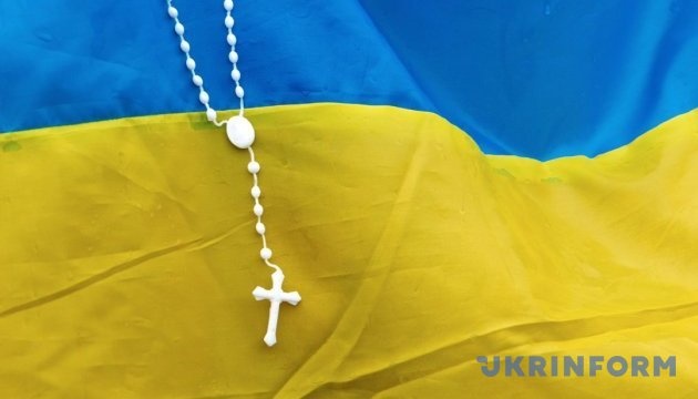 Ukrainian flag raised in occupied Crimea in support of captured sailors. Video