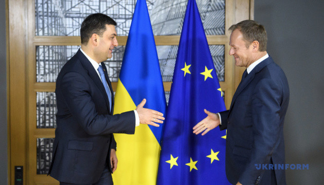 Groysman, Tusk discuss initiatives to support Sea of Azov region