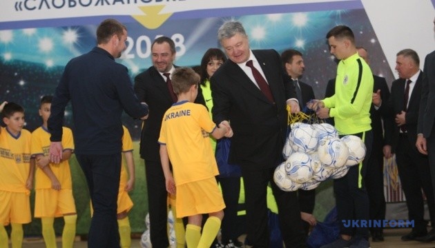 Президент на Дніпропетровщині відкрив турнір з міні-футболу 