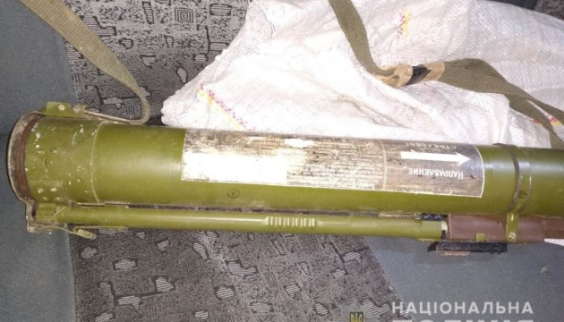 На Дніпропетровщині в таксі забули гранатомет