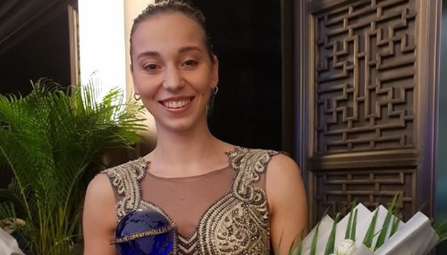 国际业余游泳联合会：乌克兰姑娘亚赫诺当选2018年最佳花游选手