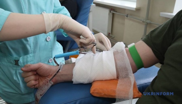 Напередодні Миколая харківські прикордонники здали кров для онкохворих дітей