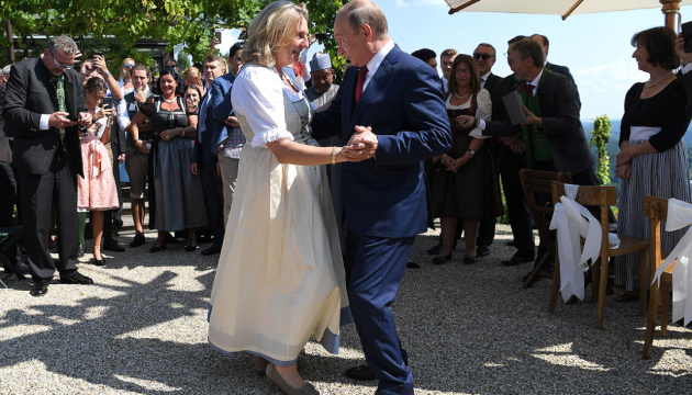 Запрошення Путіна на весілля було дуже спонтанним рішенням — Кнайссль