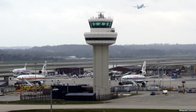 Затримки рейсів у лондонському аеропорту можуть тривати більше доби