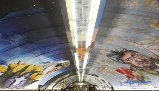 基辅地铁展示8幅壁画