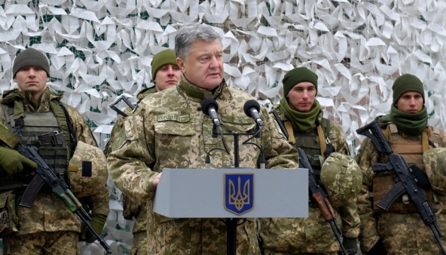  Petro Porochenko : La Russie a rassemblé à la frontière avec l'Ukraine plus de mille chars et systèmes d'artillerie