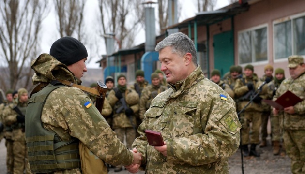 Президент вручив нагороди українським воїнам