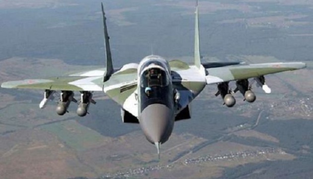 Російський винищувач загубив у Приазов'ї паливні баки