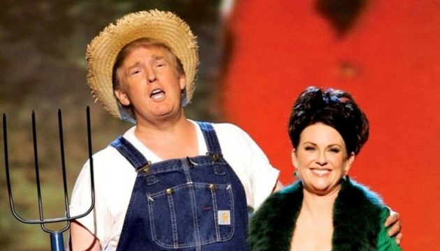 Трамп переодягнувся у фермера і несподівано заспівав