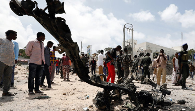 У Сомалі біля президентського палацу підірвався смертник, є загиблі
