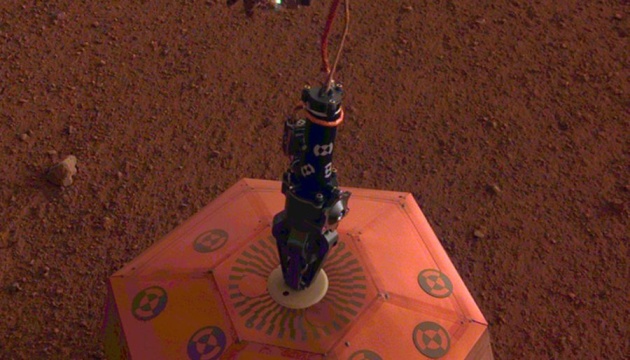 Апарат NASA встановив на Марсі сейсмометр