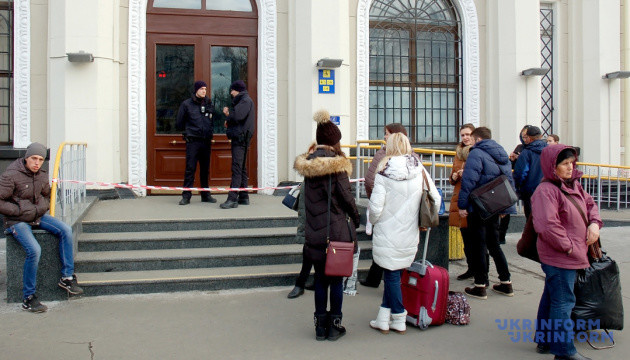 На Одеському вокзалі та автостанції шукають вибухівку