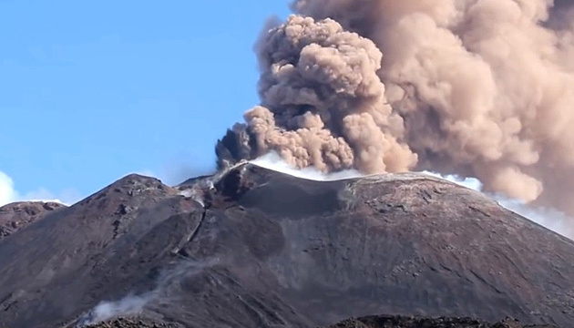 В Італії знову прокинувся вулкан Етна