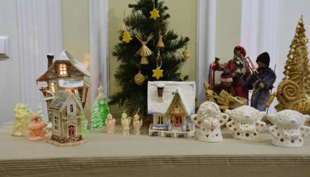 圣诞装饰与麦束：罗夫诺市举办“艺术风暴”展