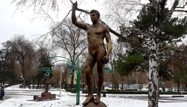 У Запоріжжі відкрили пам'ятник першому українському олімпійському чемпіону У Запоріжжі відкрили пам'ятник першому українському олімпійському чемпіону