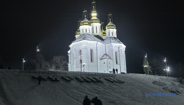 У Чернігові по-новому підсвітили козацьку Катерининську церкву У Чернігові по-новому підсвітили козацьку Катерининську церкву