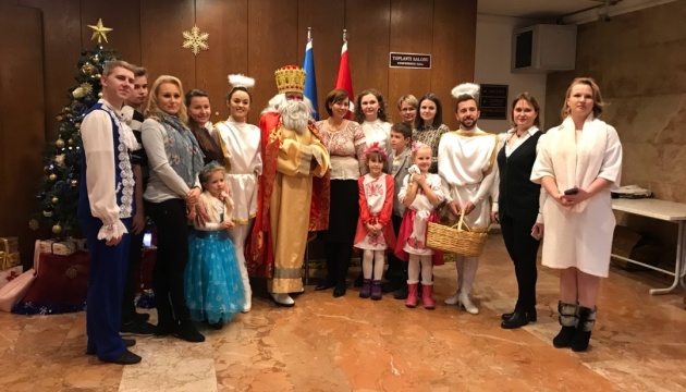 Маленькі українці в Анкарі робили добро разом зі Святим Миколаєм