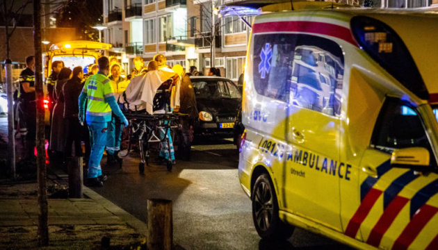 У Нідерландах поліцію, пожежників та “швидку” закидали феєрверками