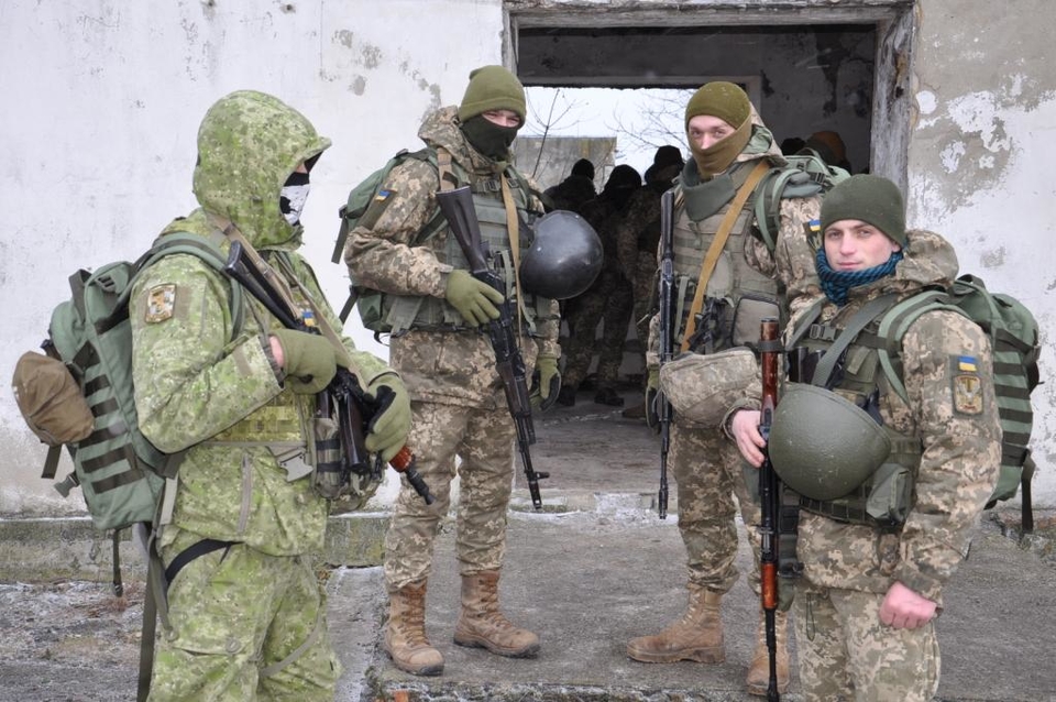 ウクライナの海兵隊、英国指導官による訓練開始