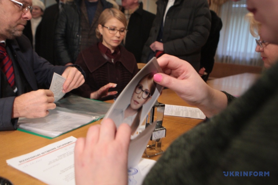 Юлія Тимошенко подала документи до ЦВК