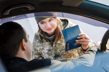В пунктах пропуска на Донбассе застряли 190 авто