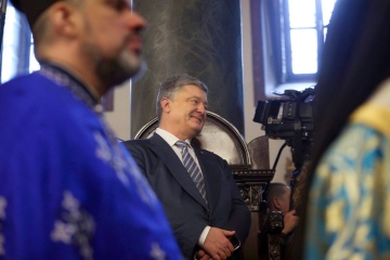 Poroshenko taking part in prayer service for Ukraine at Zhytomyr cathedral