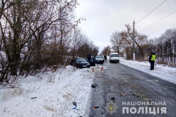 В Краматорске авто врезалось в автобус, погибла семья из трех человек