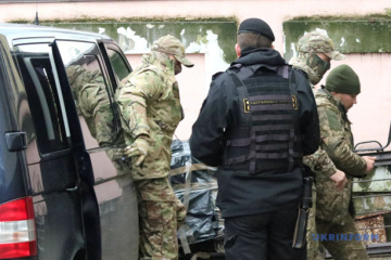 Полонені моряки не стали
