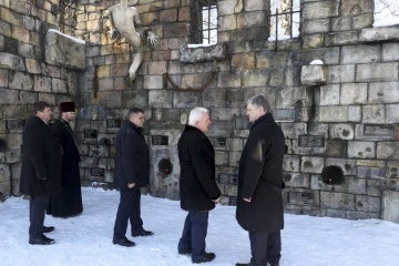 Президент у Борисполі вшанував пам'ять жертв тоталітарного режиму