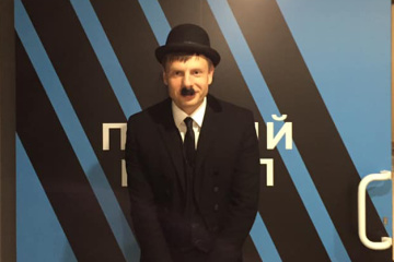 Гончаренко сдержал обещание и пришел на эфир в костюме Чарли Чаплина