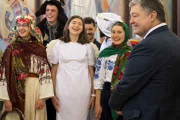До Порошенка завітав студентський вертеп