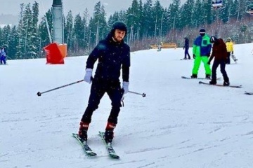 Ломаченко перед подготовкой к бою отдыхает в Карпатах