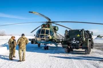 Українські льотчики відпрацьовують майстерність на модернізованих вертольотах