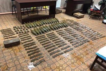 На даху будинку у Торецьку знайшли 30 РПГ та 20 гранат