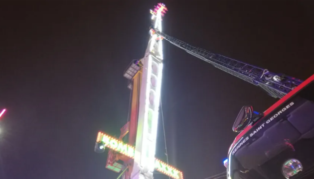 У Франції любителі атракціонів застрягли в новорічну ніч на висоті 52 метрів